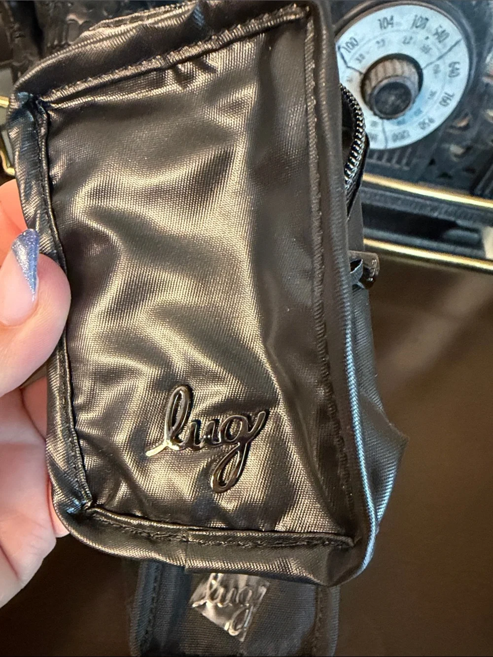 lug set of 2 Drizzles Metallic Black and Brushed black Pouch
